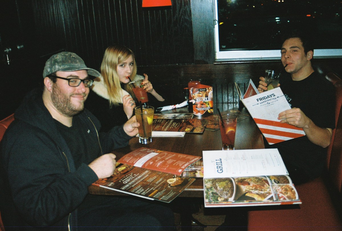 IMPORTANT NOISE ARTISTS AT TGIFRIDAYS. ENDLESS MOZZARELLA STICKS, SHAME.